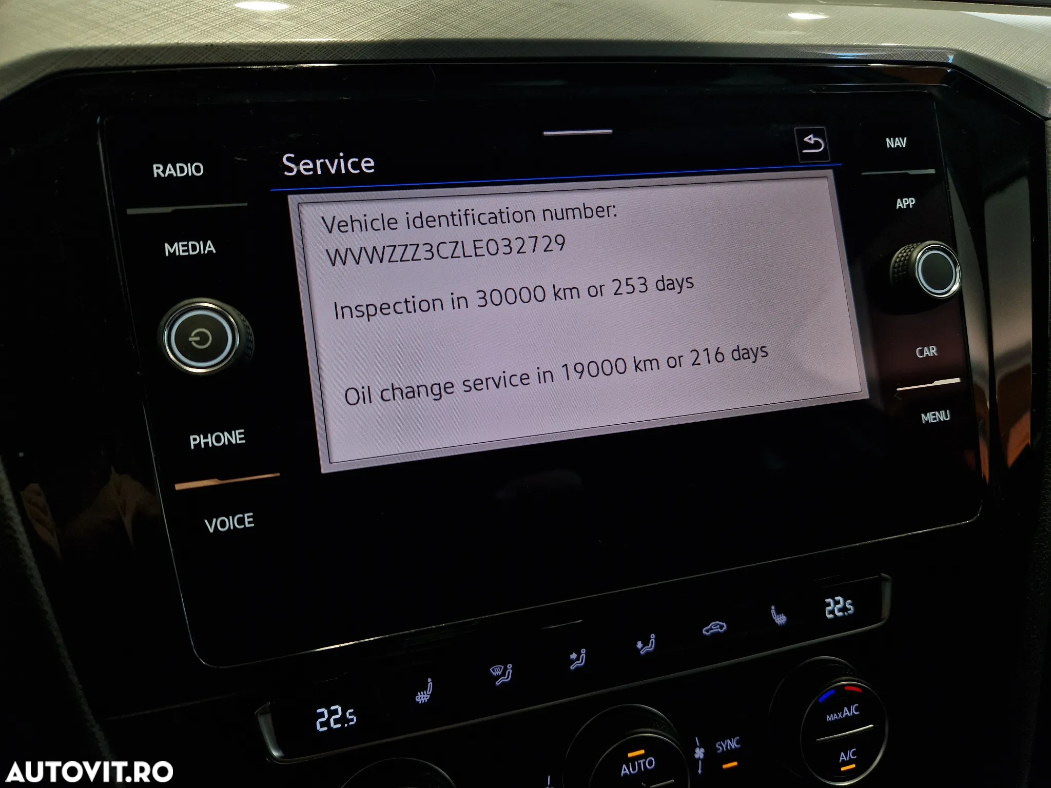 Volkswagen Passat 2.0 TDI DSG Comfortline - 26