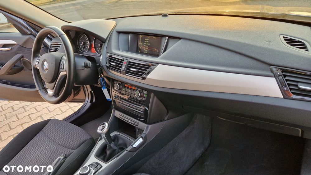 BMW X1 xDrive18d xLine - 17