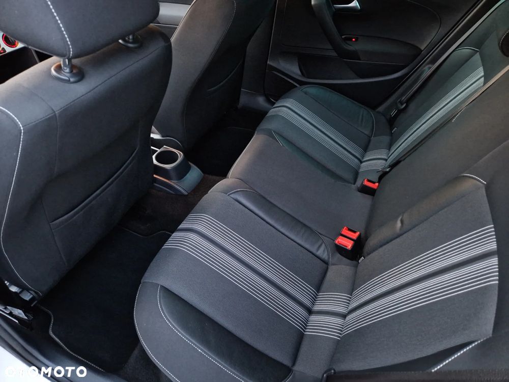 Volkswagen Polo 1.2 TSI MATCH - 15