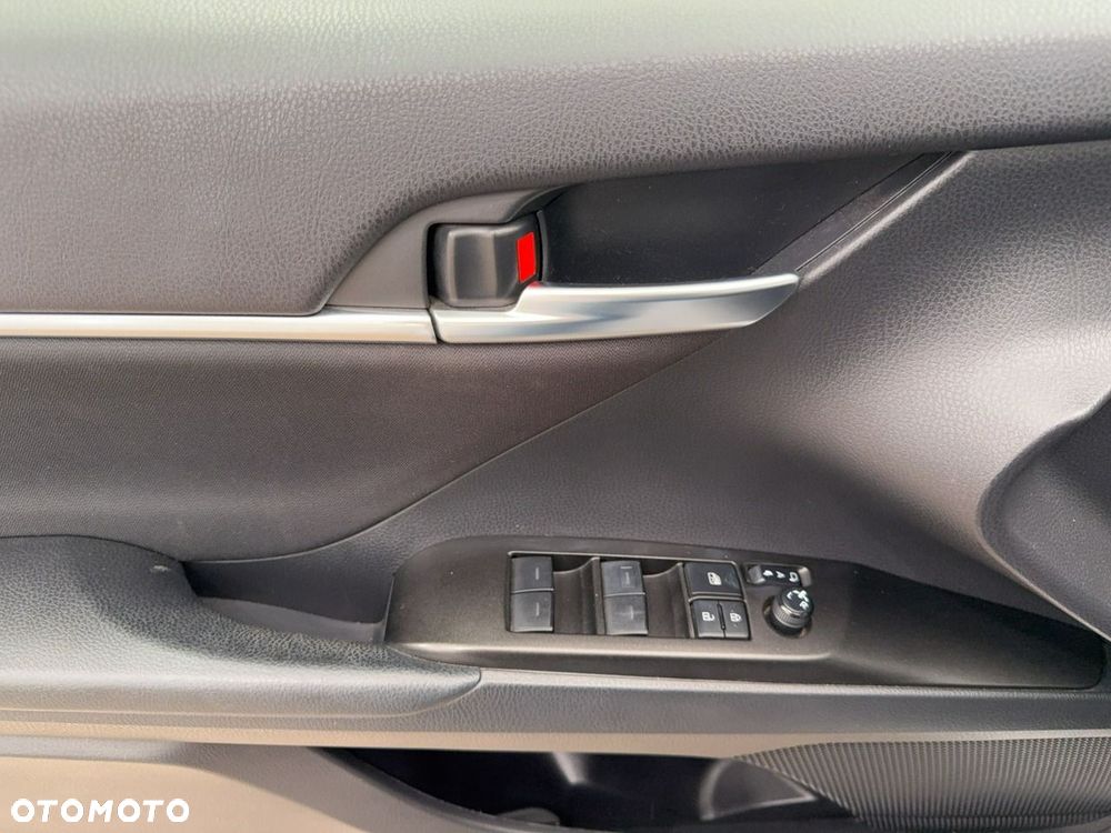 Toyota Camry - 14