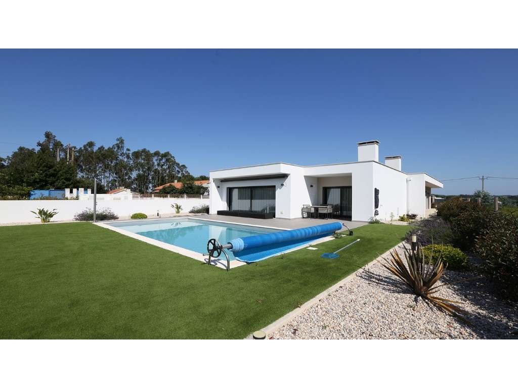 Moradia T4 Contemporânea com Piscina, Jardim e Excelente Localizaçã... - Grande imagem: 2/45