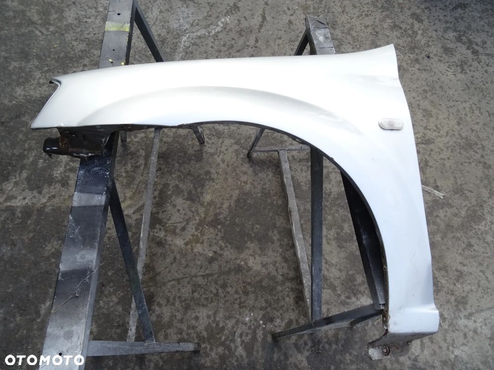 Błotnik Dacia Logan Lewy Przód - 1