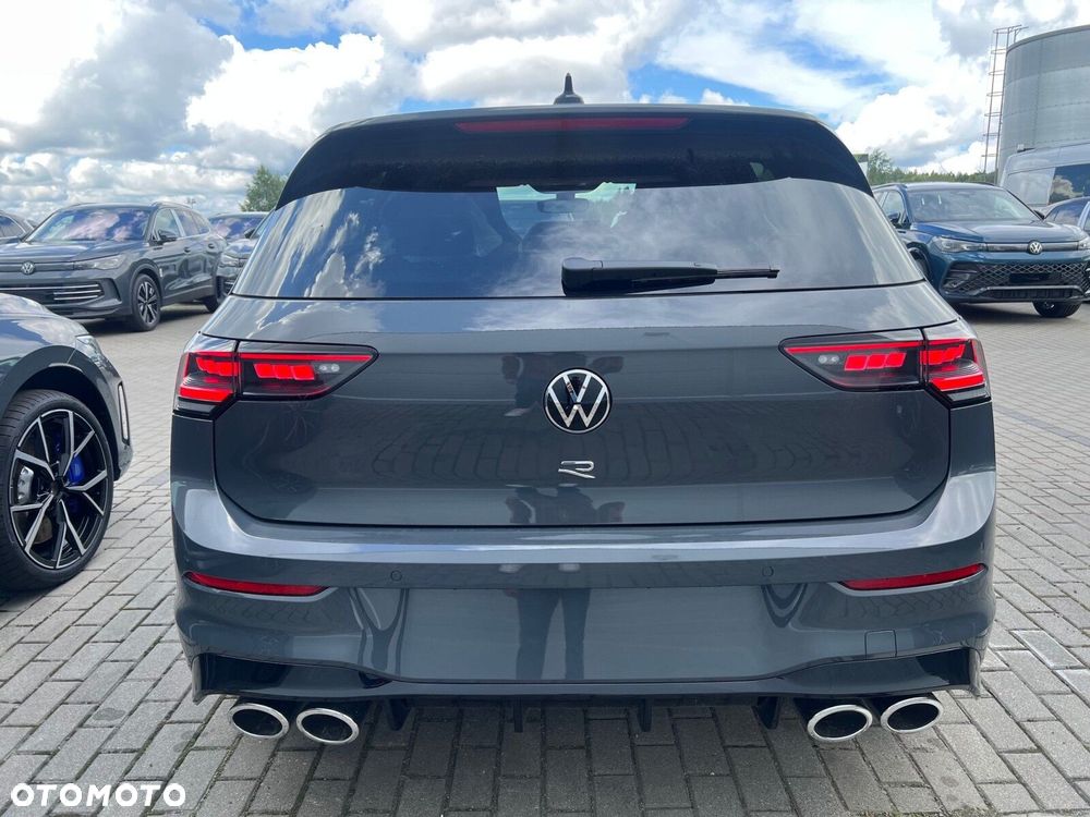 Volkswagen Golf - 6
