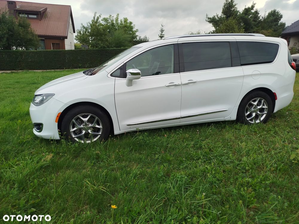 Chrysler Pacifica - 4
