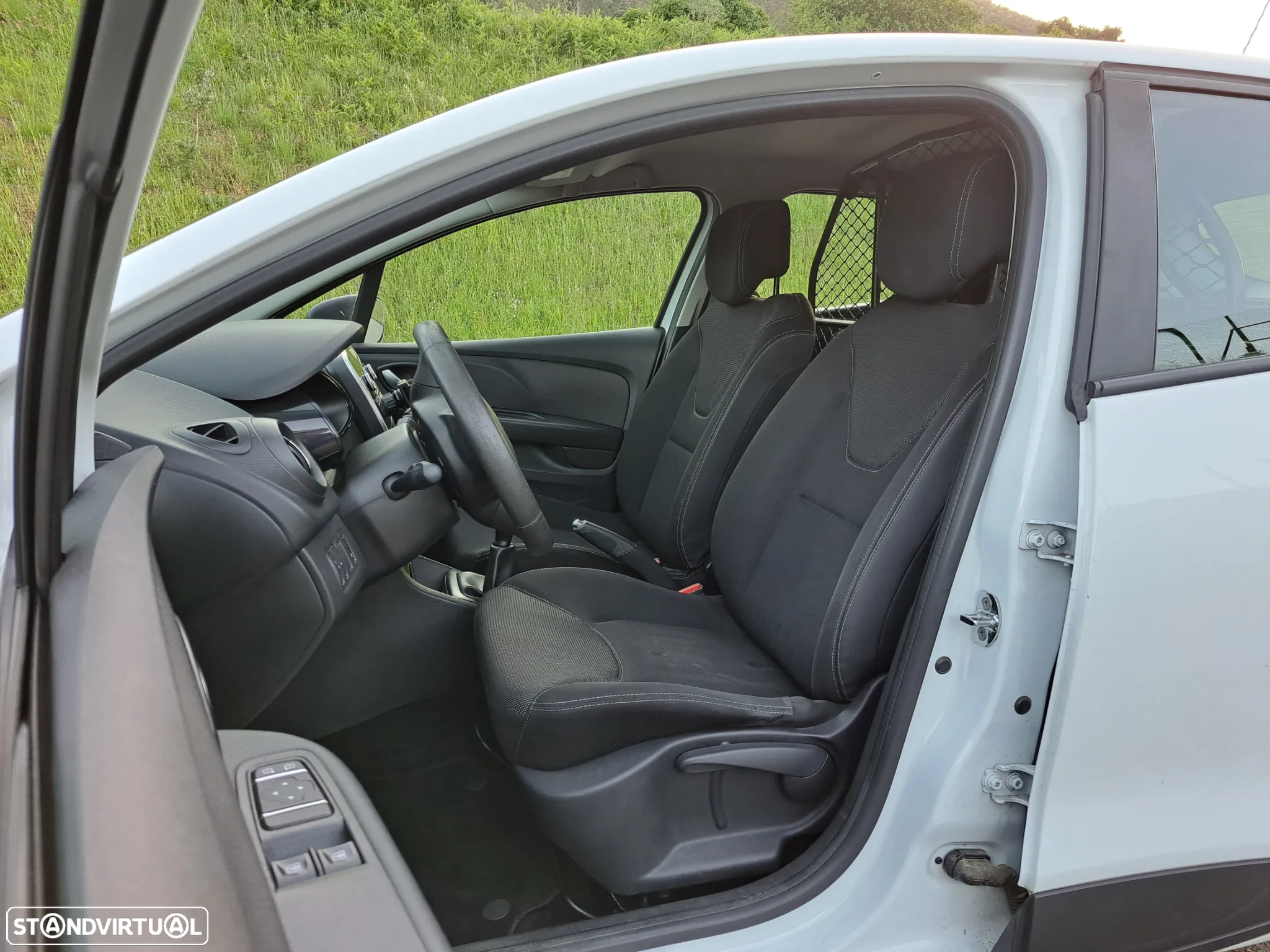 Renault CLIO - 12