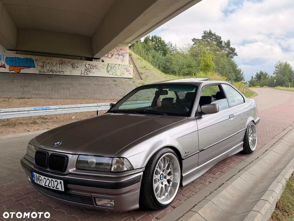 BMW Seria 3 323i - 6