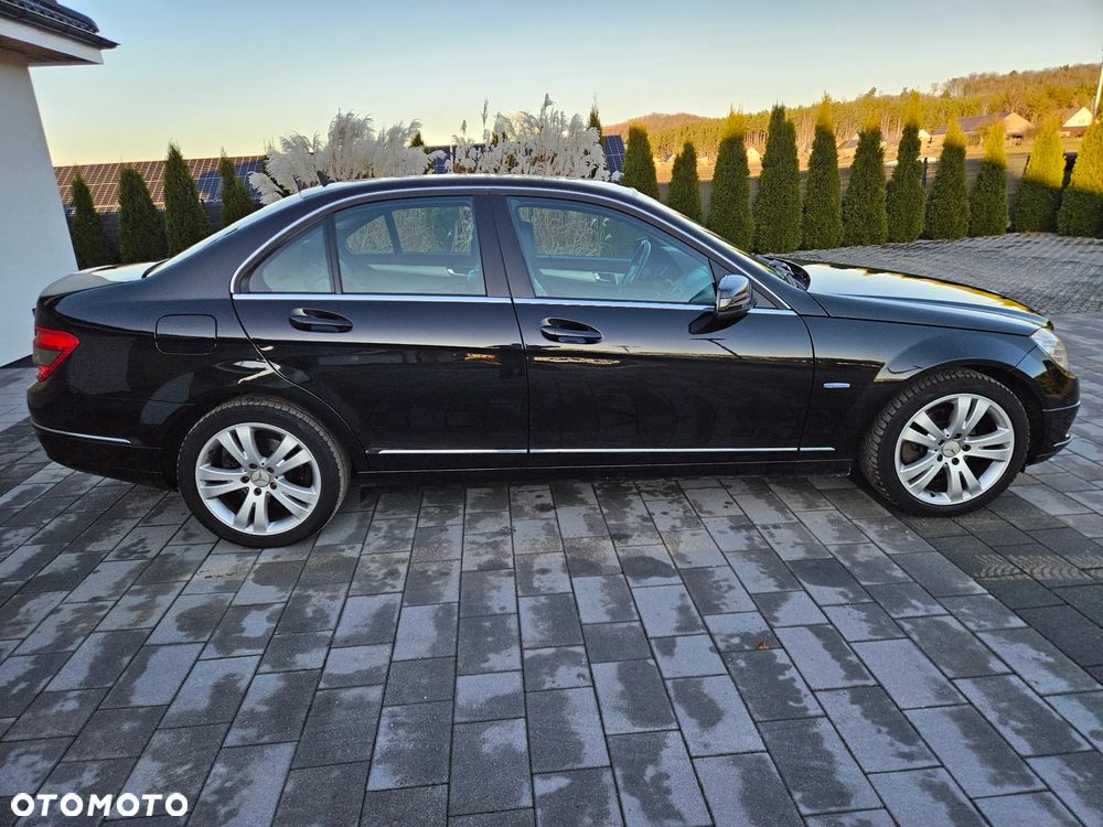 Mercedes-Benz Klasa C 180 CGI BlueEFFICIENCY Avantgarde - 4