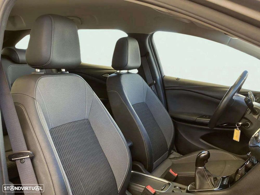 Opel Astra Sports Tourer - 12