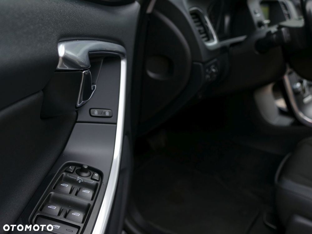 Volvo V60 D3 Momentum - 34