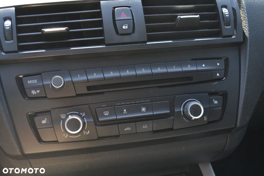 BMW Seria 1 118i Sport Line - 31