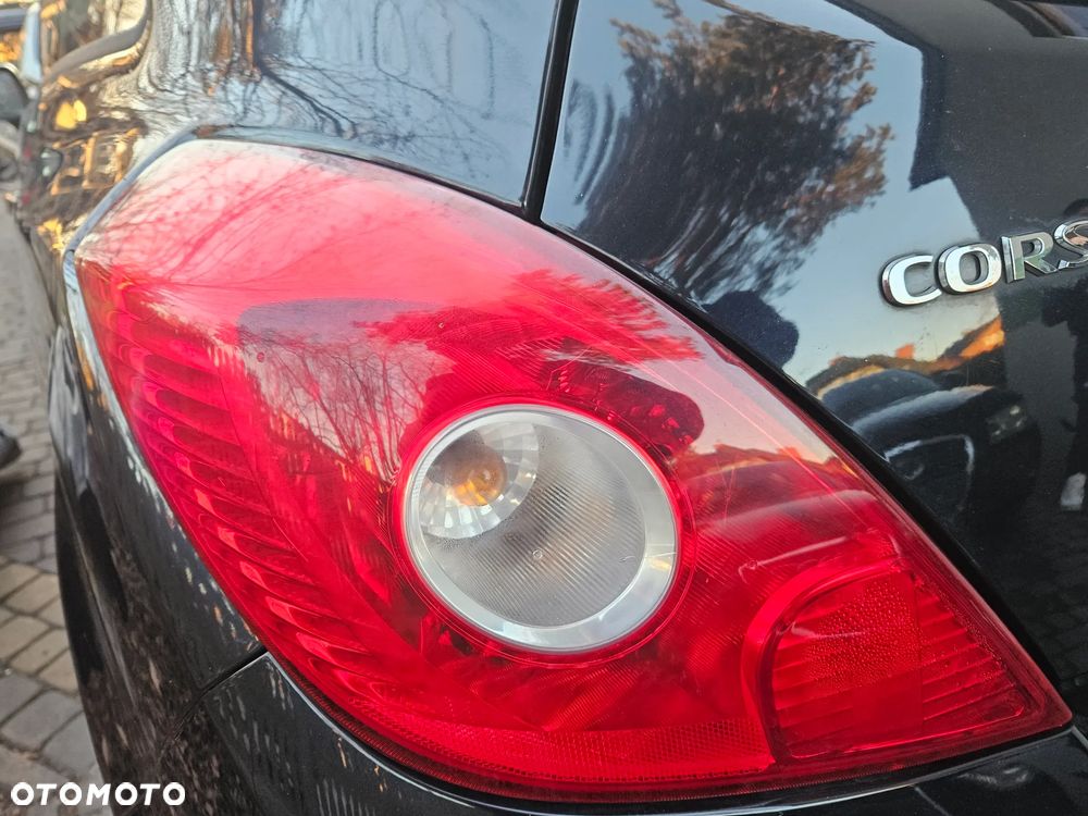 Opel Corsa D  lampa tył tylna prawa lewa  3D - 2