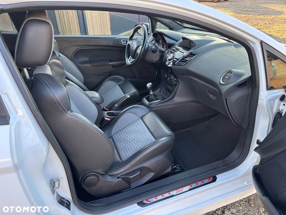 Ford Fiesta 1.6 EcoBoost ST - 27