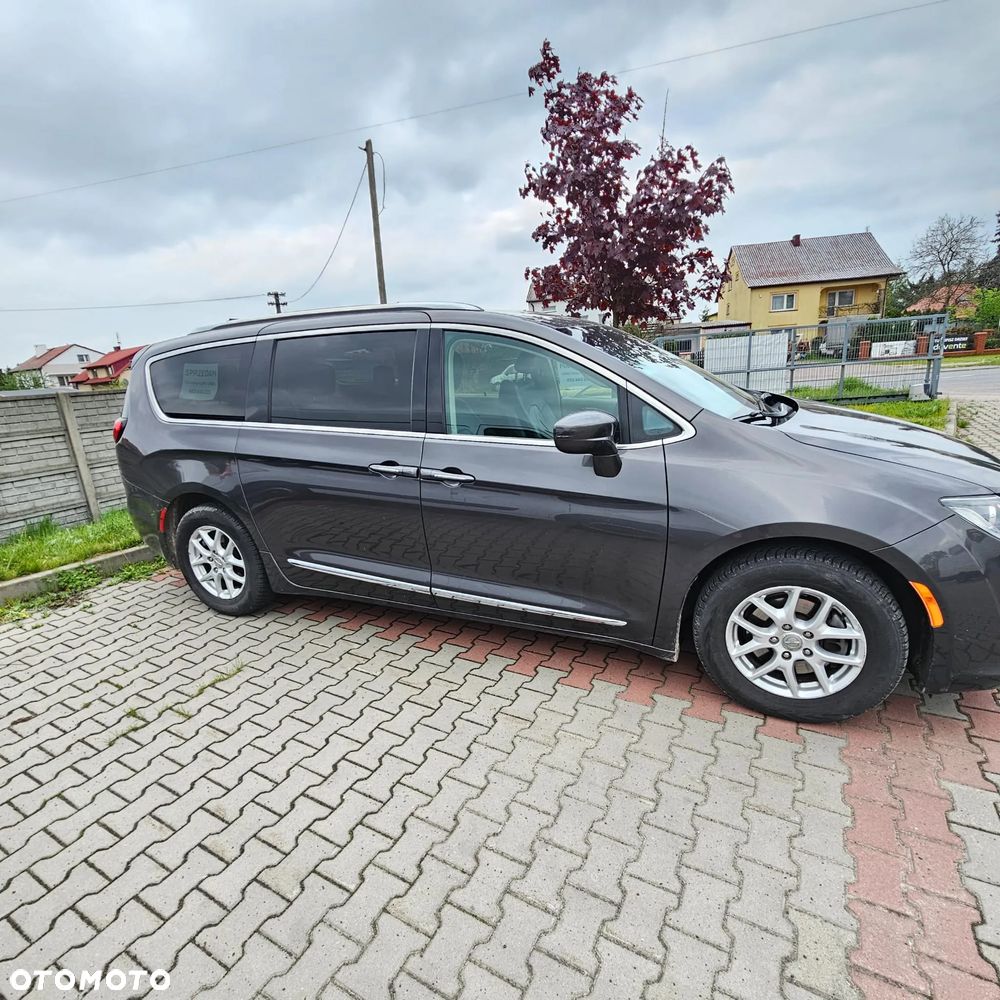 Chrysler Pacifica - 1
