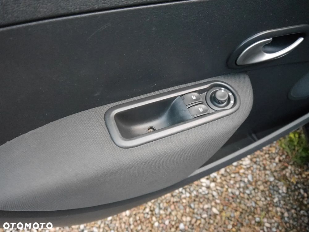 Renault Clio 1.2 16V 75 Dynamique - 23