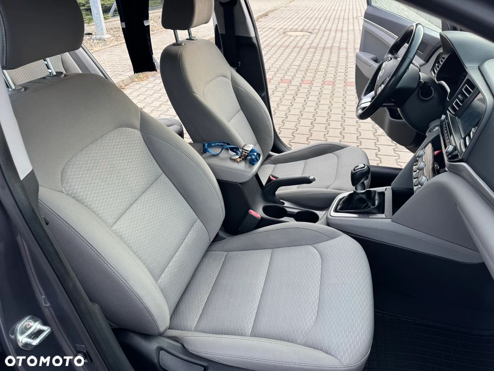 Hyundai Elantra - 14
