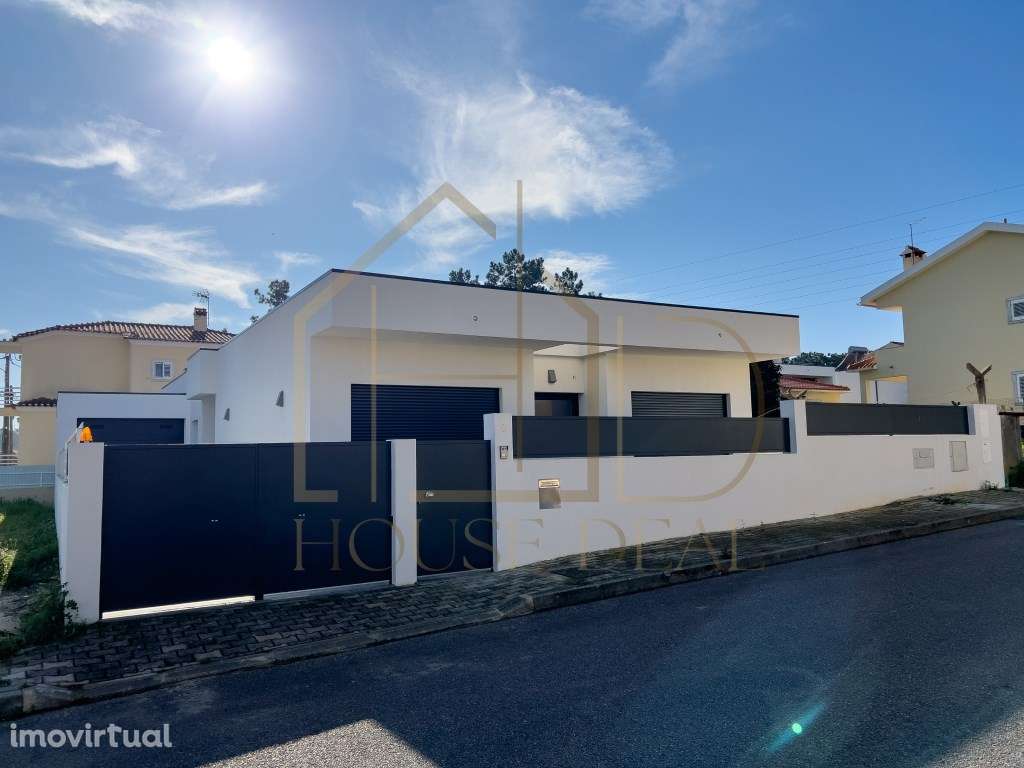 Moradia Isolada T3 com Garagem e Piscina. REDONDOS. Fernão Ferro - Grande imagem: 2/28