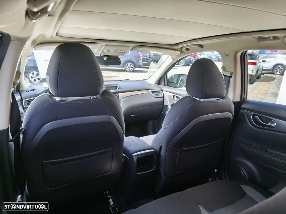 Nissan Qashqai 1.5 dCi N-Connecta 18 - 10