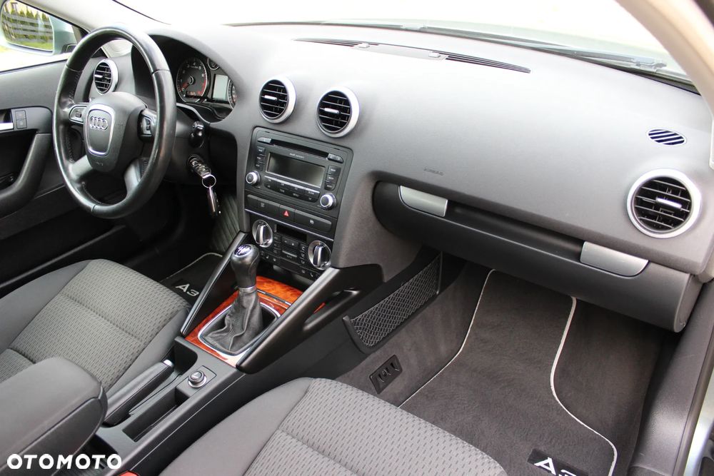 Audi A3 Sportback 1.6 Ambiente - 21