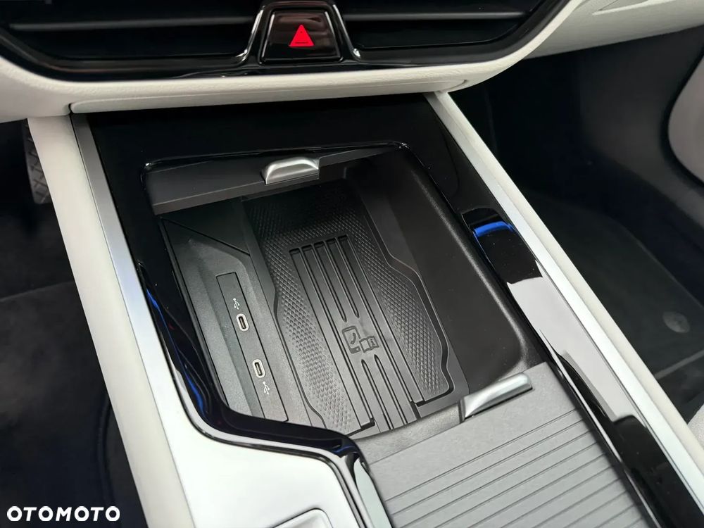 Volkswagen Passat 2.0 TDI SCR 4Mot Elegance DSG - 24