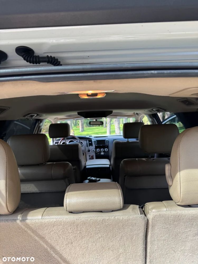 Toyota Sequoia - 17