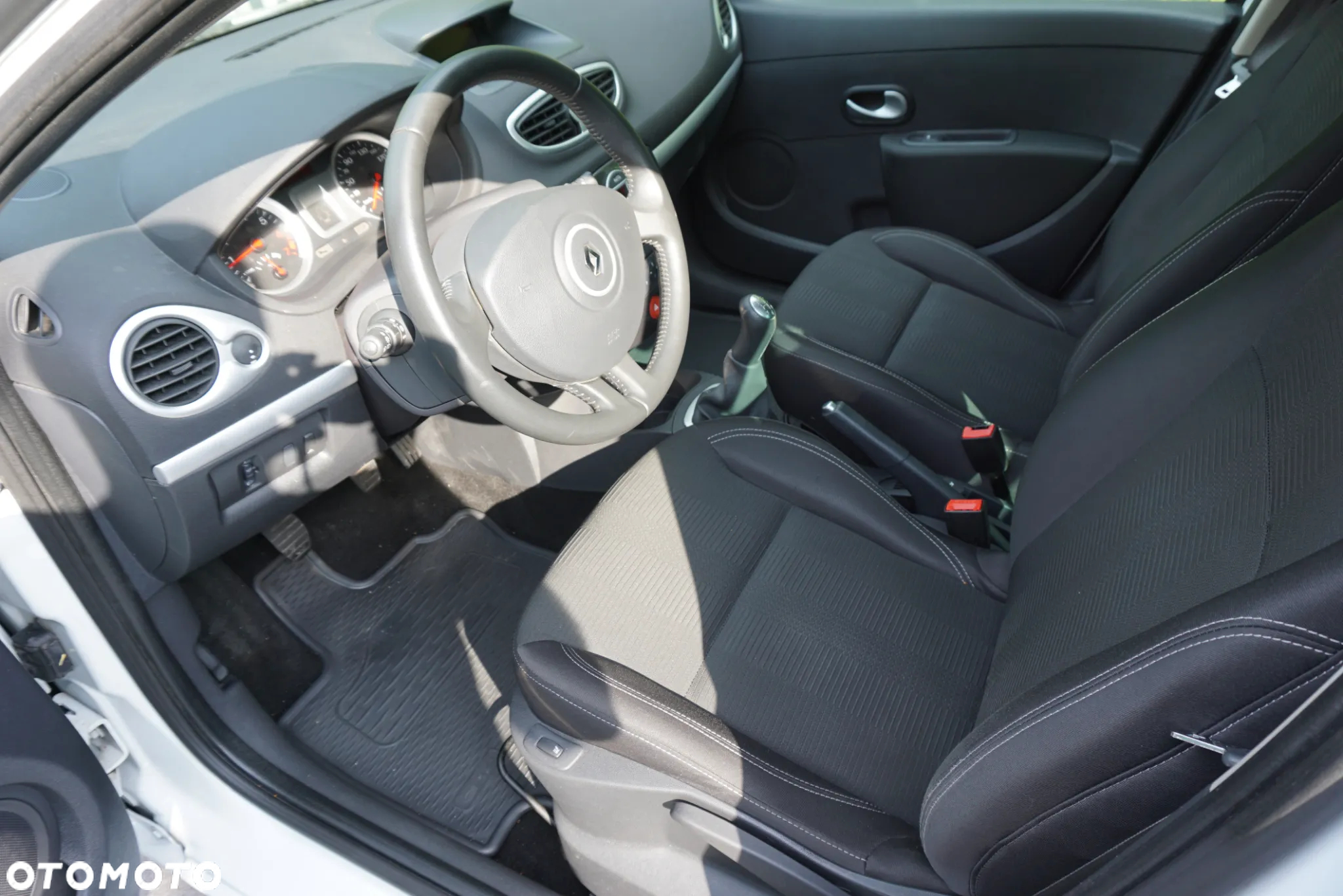 Renault Clio 1.2 16V 75 Expression - 17