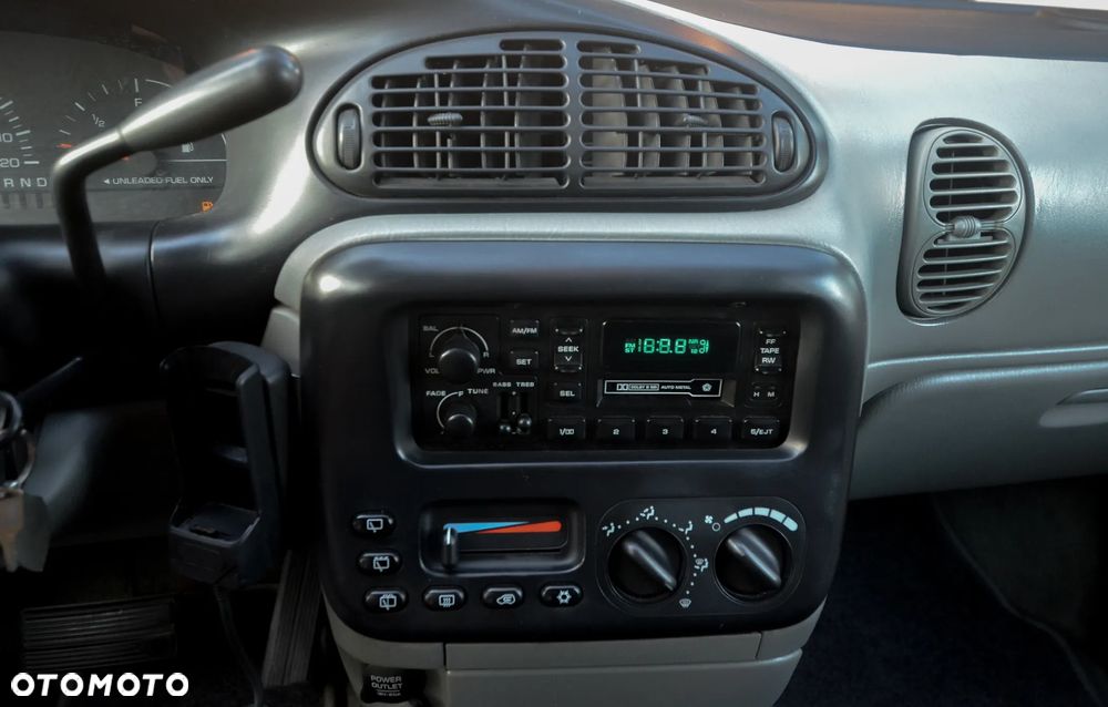 Dodge Caravan SE 3.0 - 31