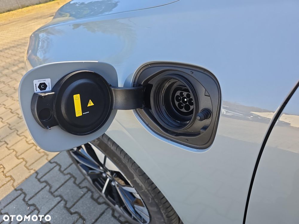 Volvo XC 60 T6 Plug-In Hybrid AWD Ultra Dark - 19