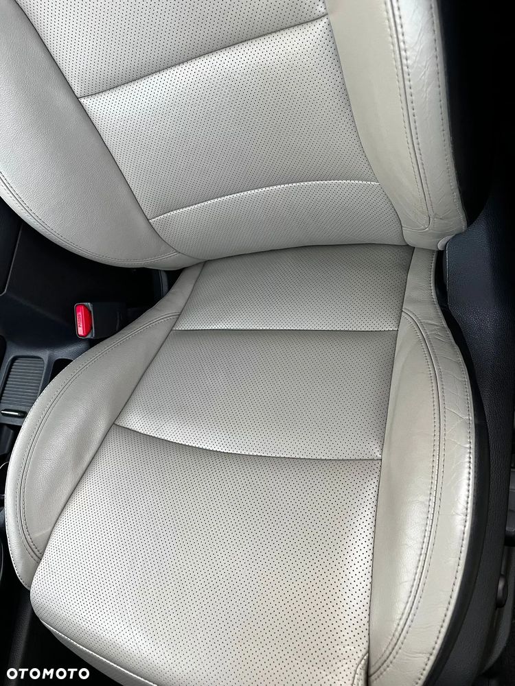 Kia Carens 1.7 CRDi L 7os - 11