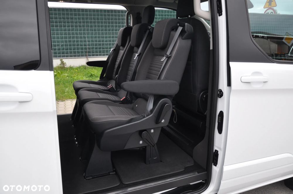 Ford Tourneo Custom - 23