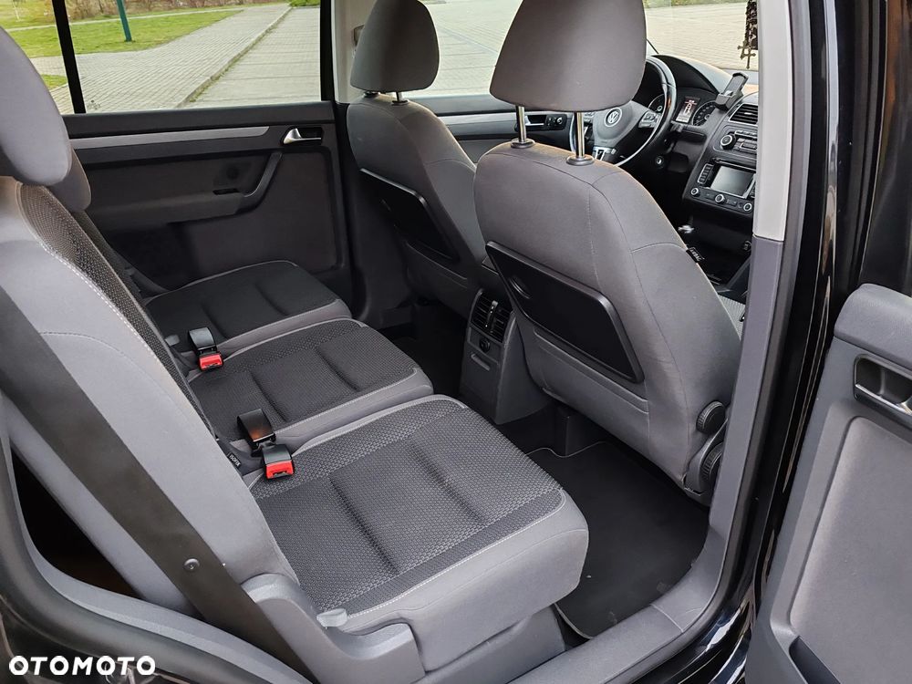 Volkswagen Touran - 12