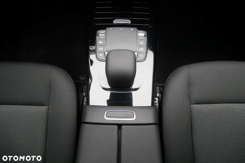 Mercedes-Benz CLA - 11