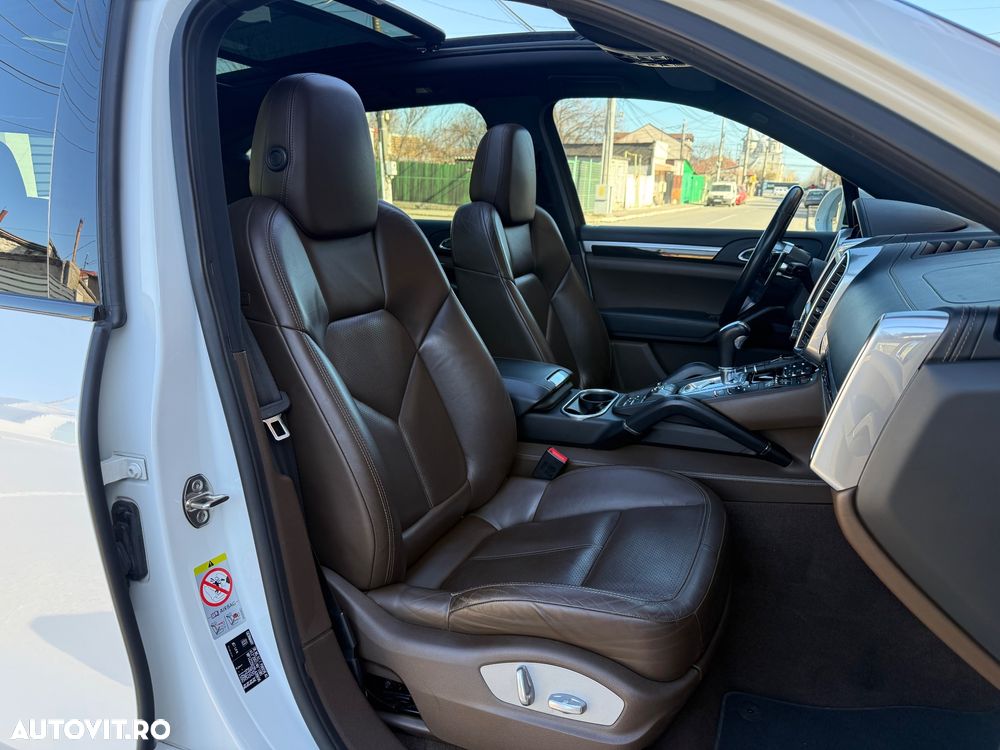 Porsche Cayenne - 26
