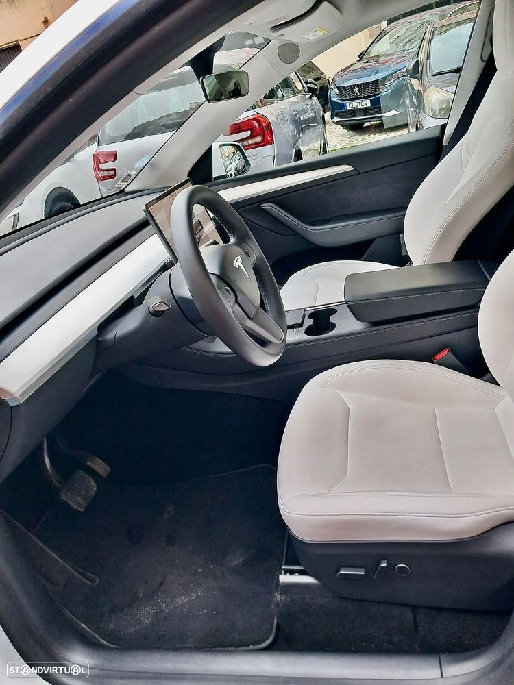 Tesla Model Y Long Range Dual Motor AWD - 8