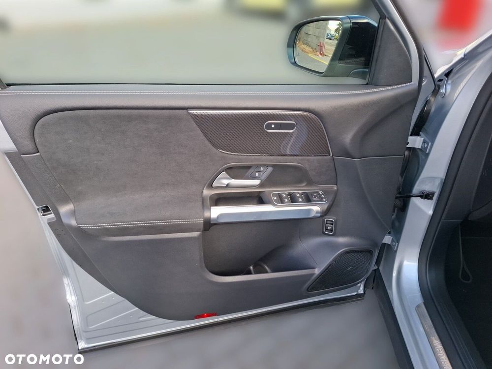 Mercedes-Benz GLB 200 mHEV AMG Line 7G-DCT - 17