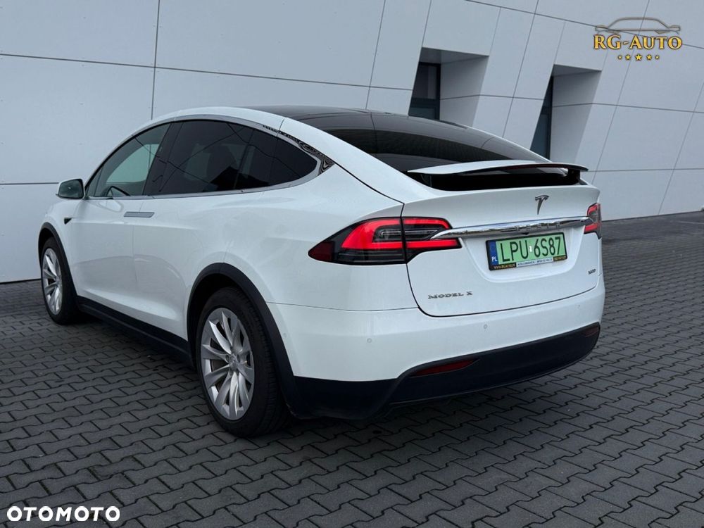 Tesla Model X - 15