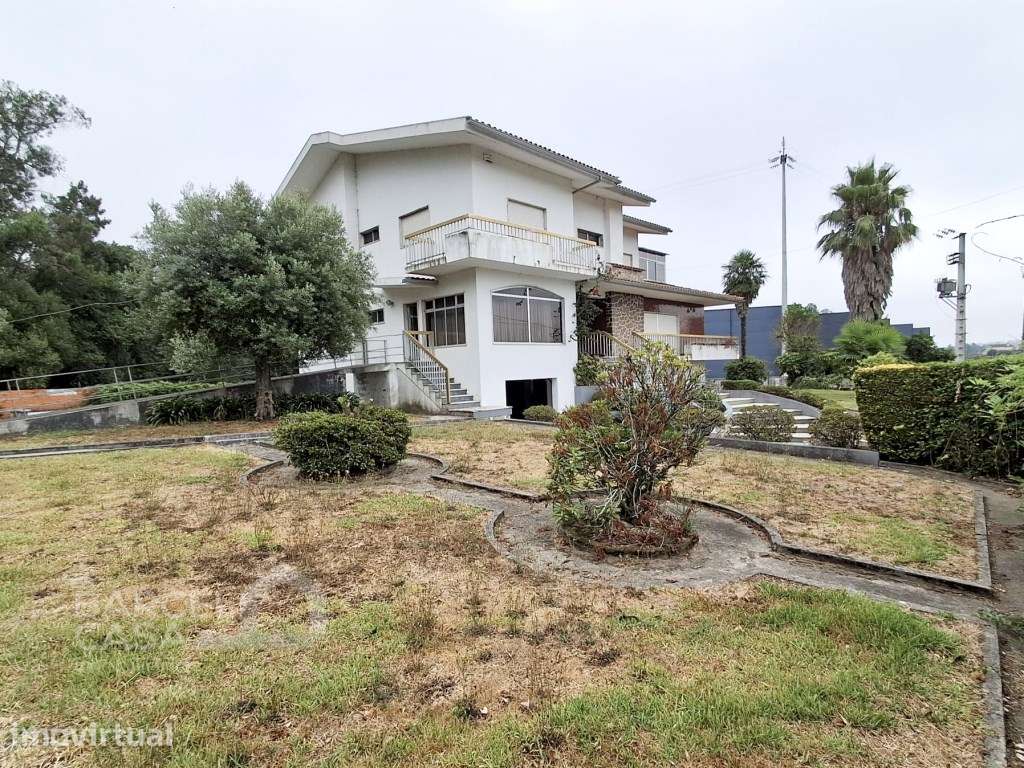 Exclusiva Moradia T5 com Piscina e Lote de 2.244 m² - Roriz, Barcelos - Grande imagem: 4/26