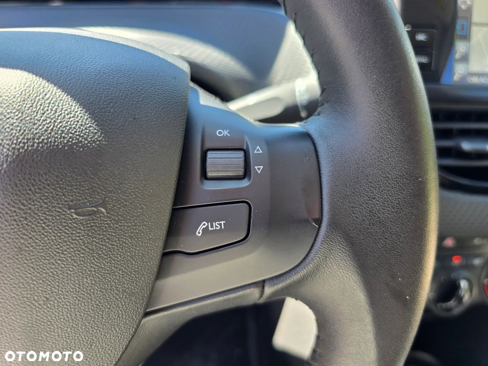 Peugeot 208 - 29
