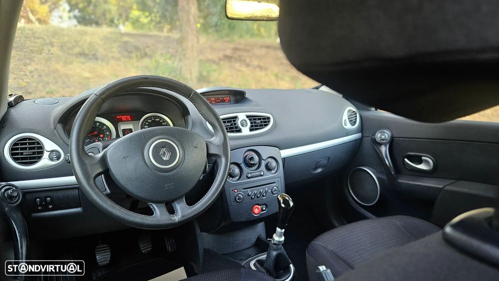 Renault Clio Sport Tourer - 13
