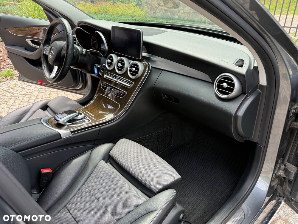 Mercedes-Benz Klasa C 250 7G-TRONIC Avantgarde - 16
