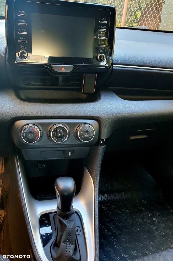 Toyota Yaris 1.5 Comfort CVT - 12