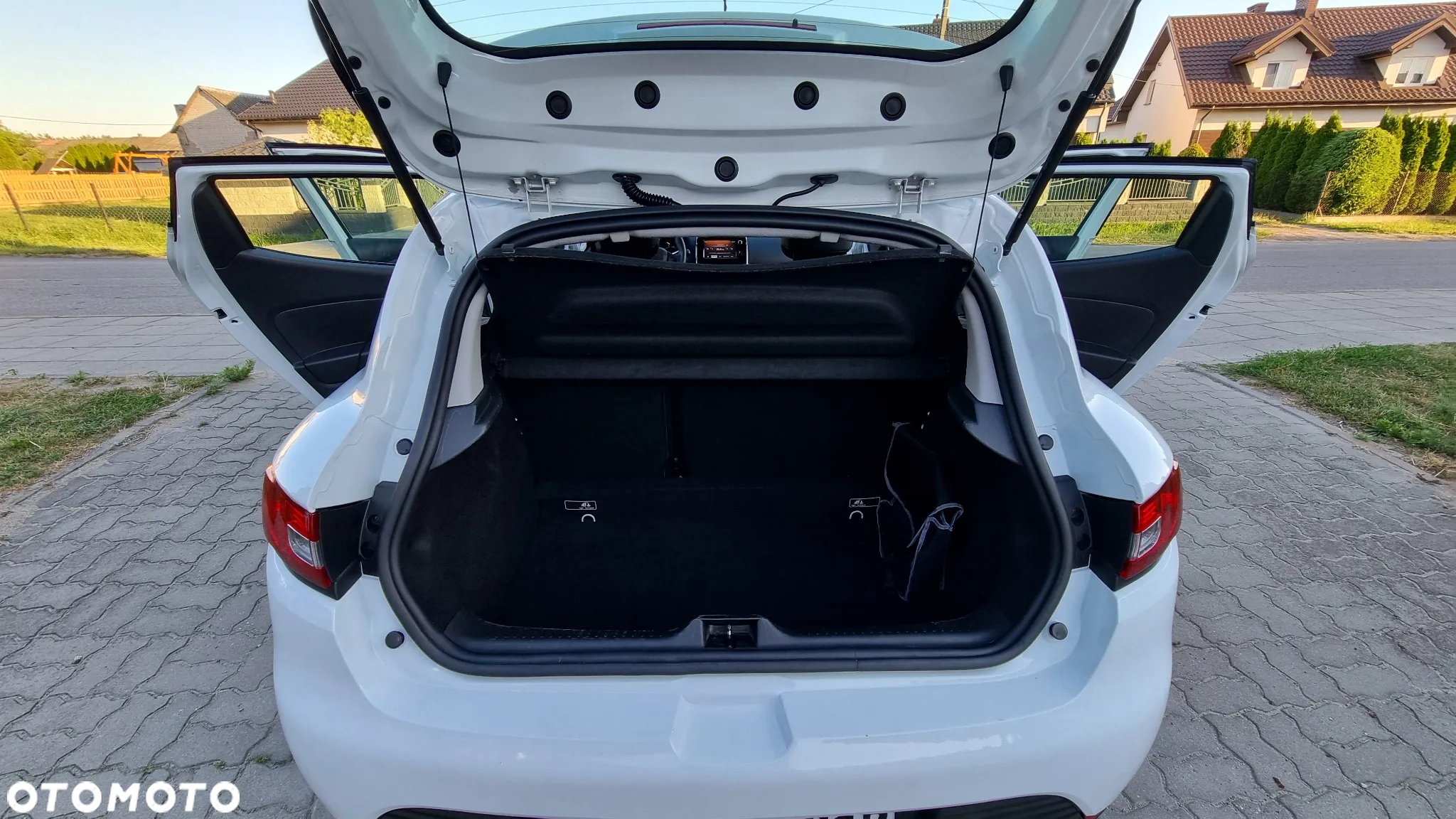 Renault Clio 1.2 16V 75 Authentique - 23