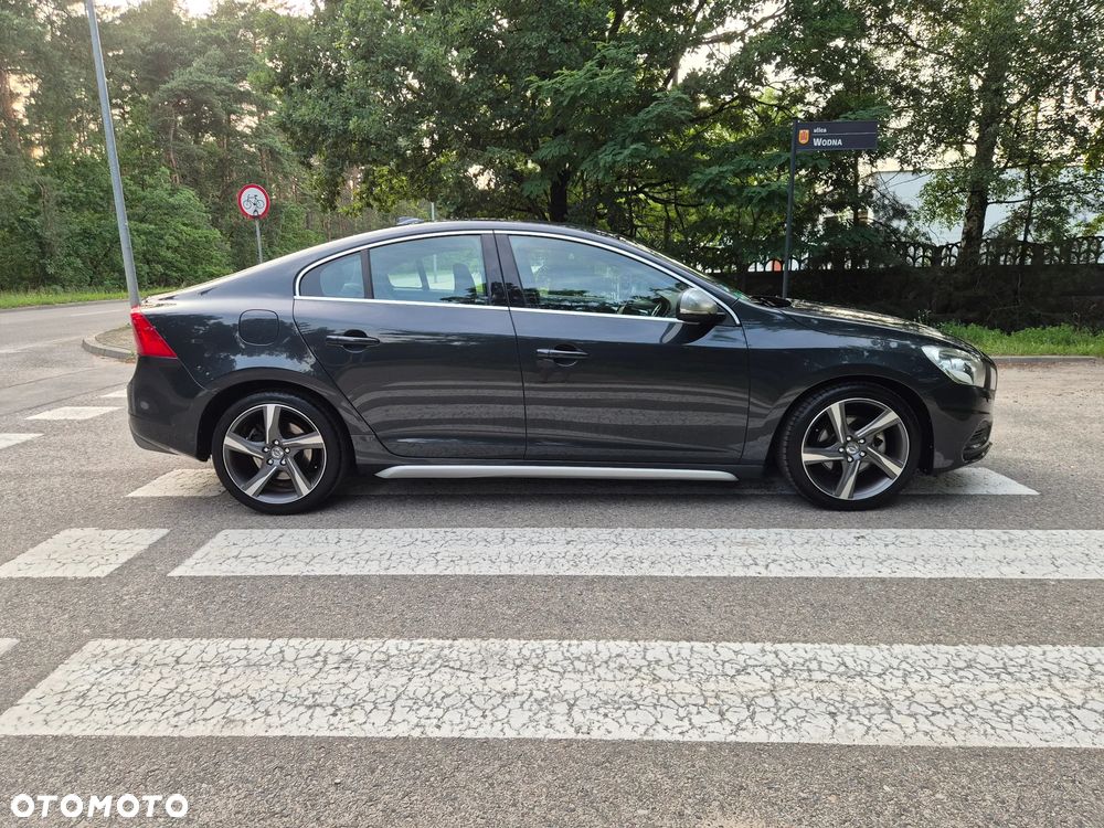 Volvo S60 D2 R-Design - 5