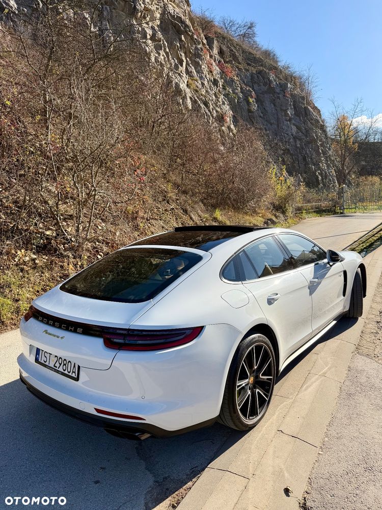 Porsche Panamera 4 E-Hybrid - 4