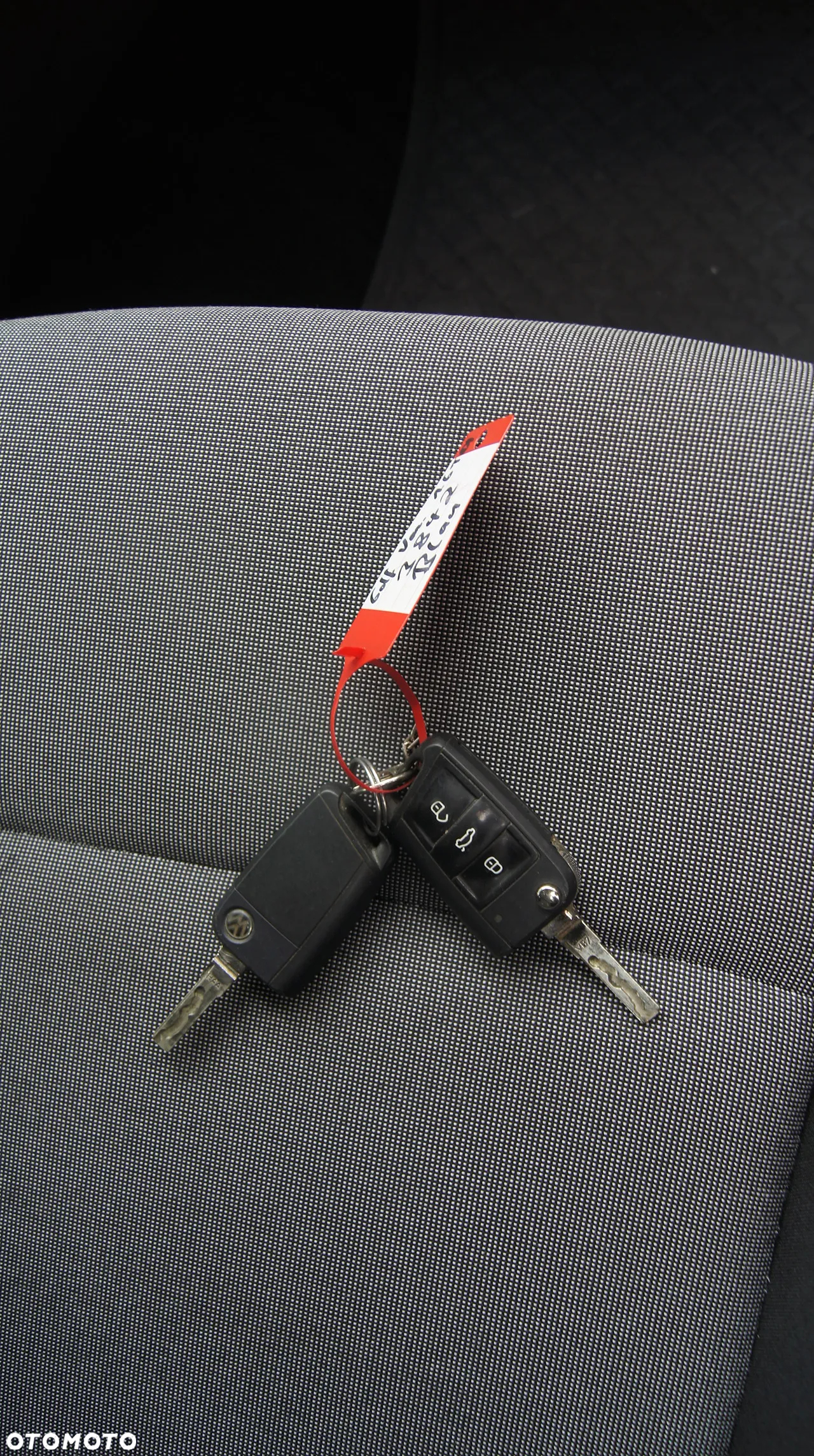 Volkswagen Golf 1.6 TDI BlueMotion Comfortline - 11