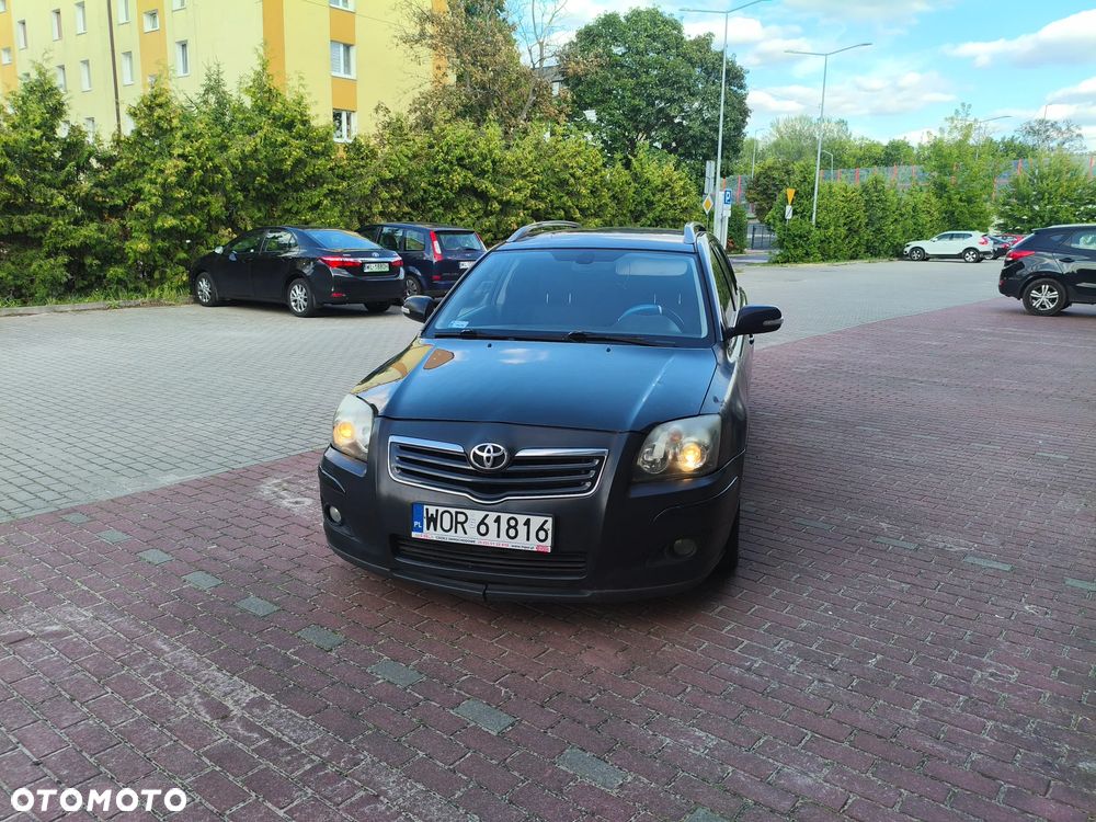 Toyota Avensis 2.0 D-4D Luna - 2