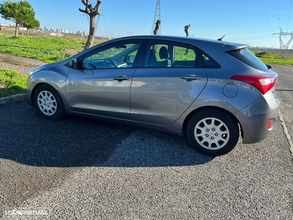 Hyundai i30 blue 1.6 CRDi Classic - 2