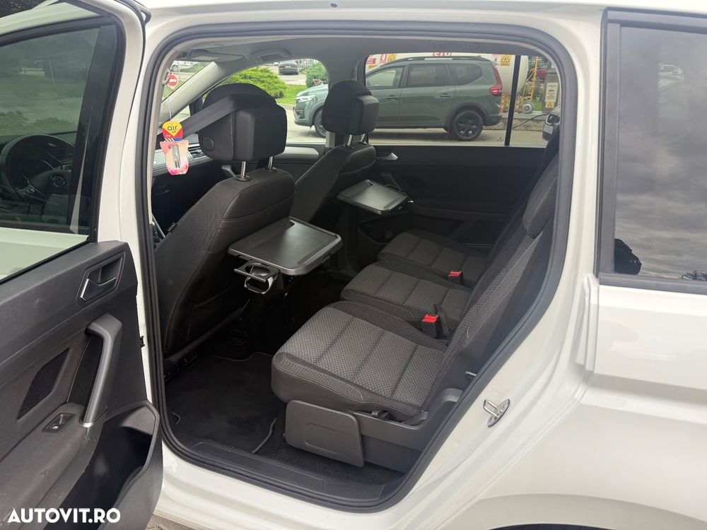 Volkswagen Touran - 12