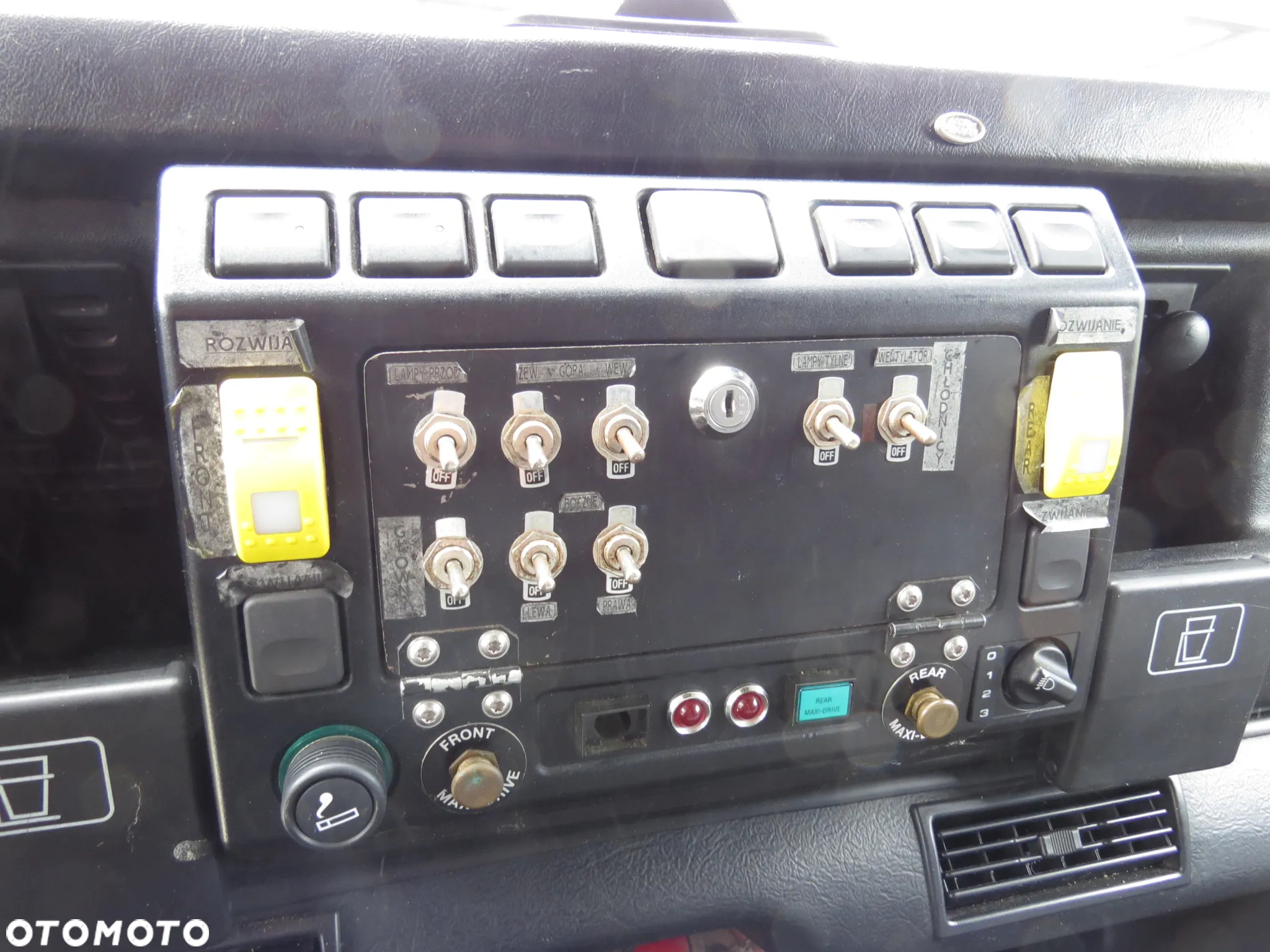 Land Rover Defender - 20