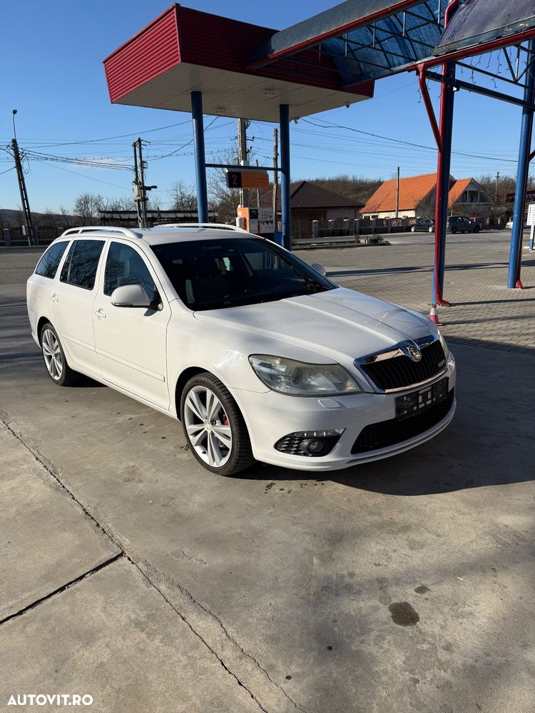 Skoda Octavia Combi 2.0 TDI CR DPF DSG RS - 10
