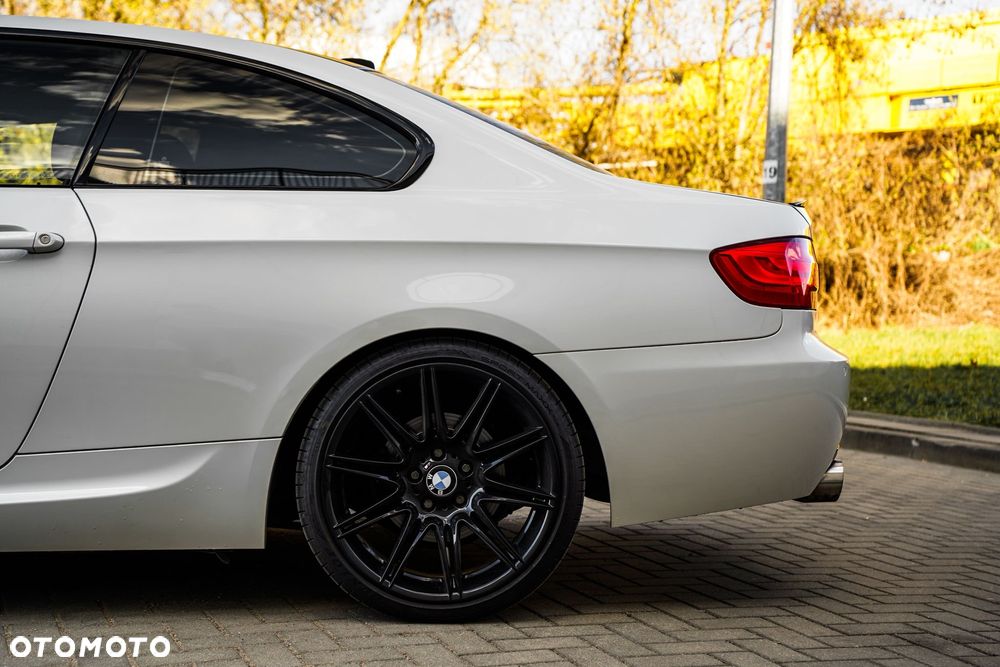 BMW Seria 3 320d DPF M Sport Edition - 11